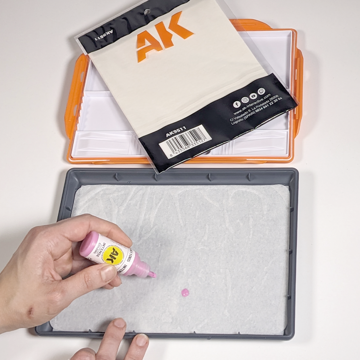 AK Interactive - AK9510 Wet Palette (Includes 40 papers sheets + 2 wipes)