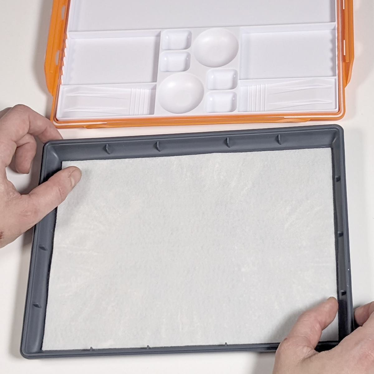 AK Interactive - AK9510 Wet Palette (Includes 40 papers sheets + 2 wipes)