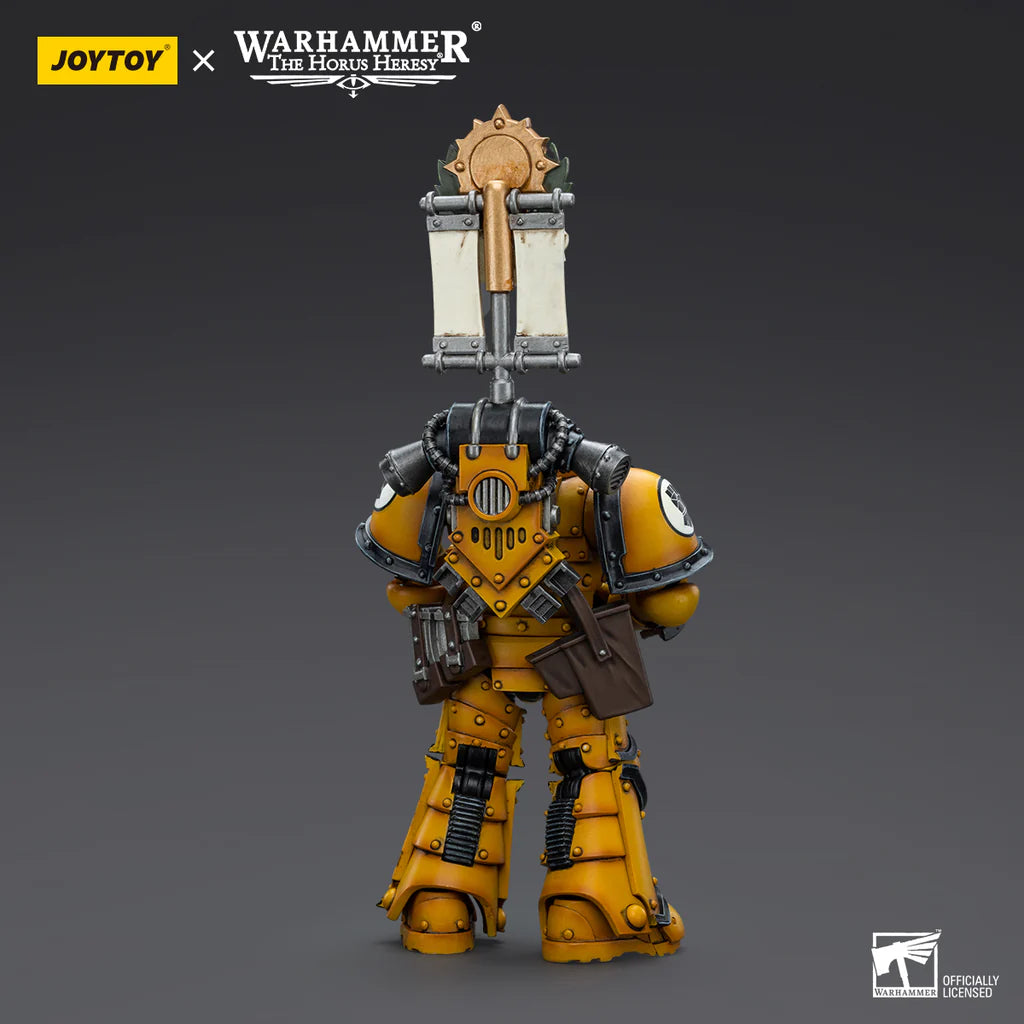 JoyToy: Imperial Fists - Legion MkIII Tactical Squad - Legionary with Legion Vexilla - 帝国之拳 - MkIII军团战术小队 - 佩戴军旗的军团士兵